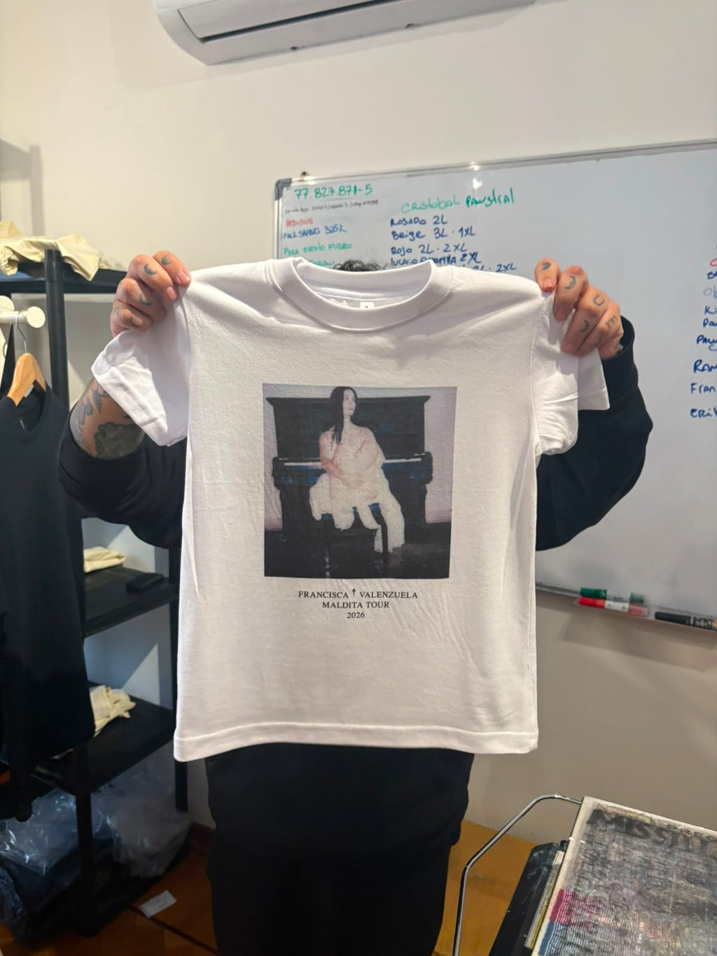 Polera MALDITA 2026 Polaroid
